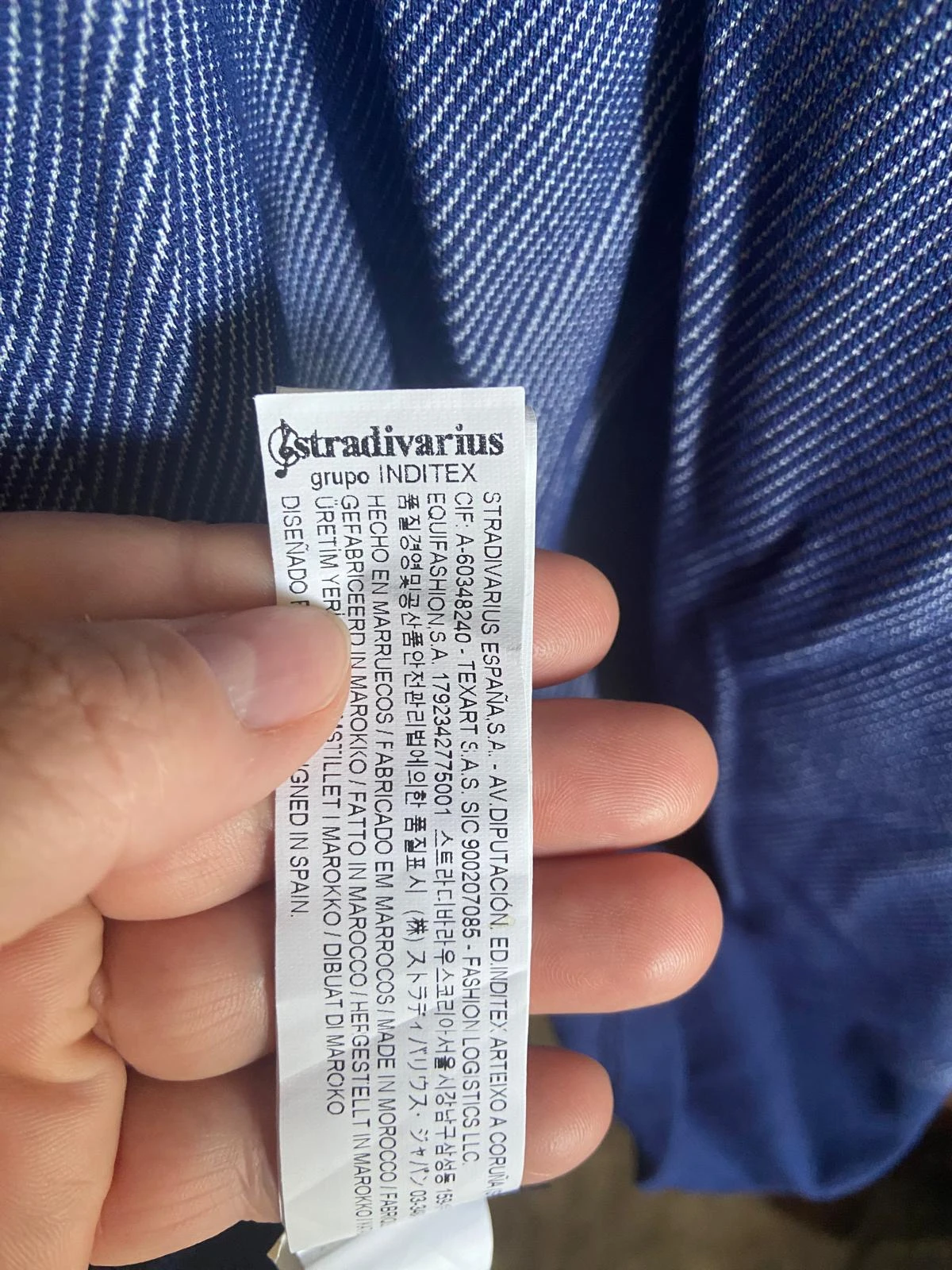 Vestido em tons de azul, sem mangas, saia rodada. Stradivarius. Tamanho P – photo 11